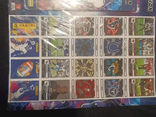 Kit Álbum 564 Cromos Panini 2025 NFL Sticker Collection Lacrado