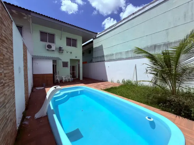 Aluguel em Flores, casa duplex com 3 quartos, 1 suíte ampla, piscina.