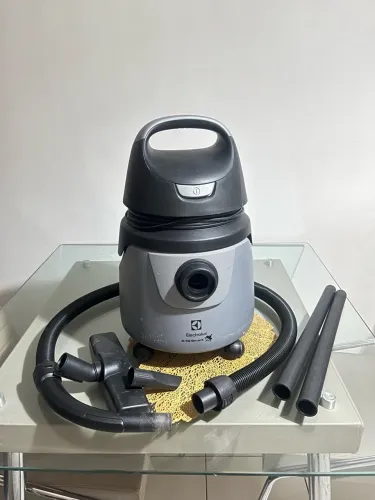 Aspirador de pó e água ELECTROLUX
