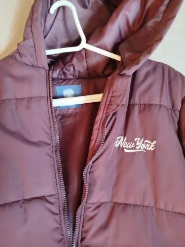 Casaco quentinho sem uso! Veste dos 8 até 12 anos! 