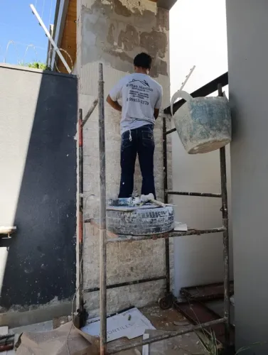 Azulejista pisos e revestimentos de pedras decorativas
