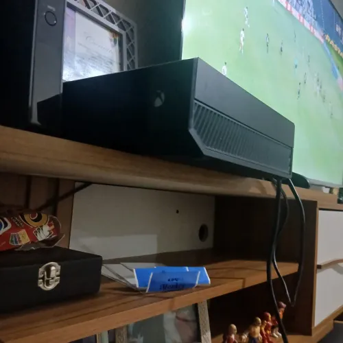 Vendo xbox one com fifa 26