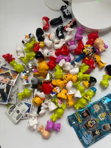 gogos coleção disney personagens variados acompanhados de figurinhas