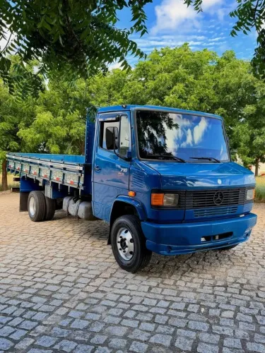 CAMINHÃO MERCEDES 710 PLUS CARROCERIA 