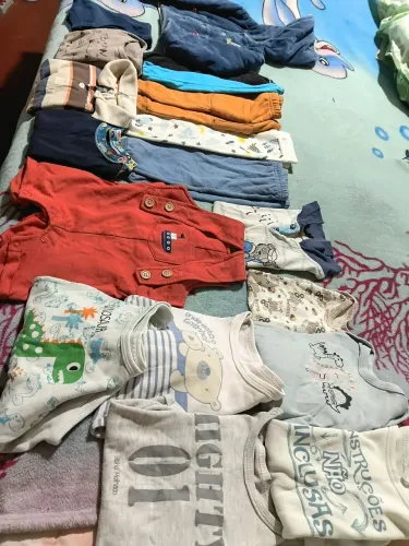 Lote bebe tamanho 6 meses com 17 pecas boas 