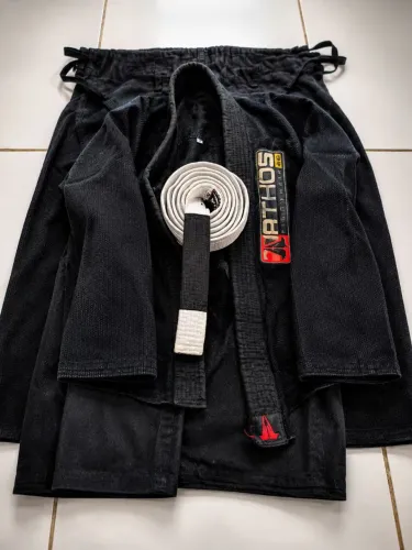 Vendo Kimono Athos A1 Preto pouco usado
