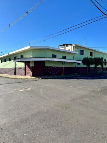 EXCELENTE IMÓVEL COMERCIAL DE ESQUINA COM ESTRUTURA COMPLETA PARA MERCADO