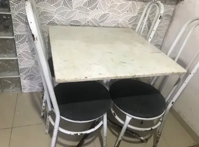 Mesa 4 cadeiras