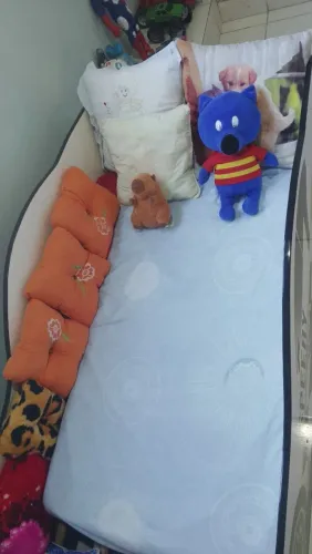Vende-se uma cama de criança