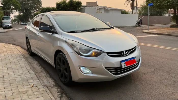 Hyundai Elantra GLS 1.8 16V Aut. 2013