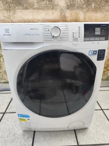 Lava e seca Eletrolux LS11 para retirada de peças 