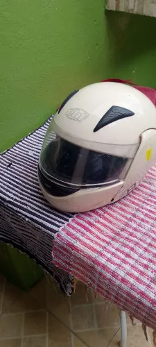 Vende se capacete