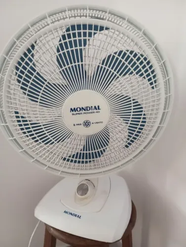 Ventilador Mondial 40cm com defeito - Grades inteiras