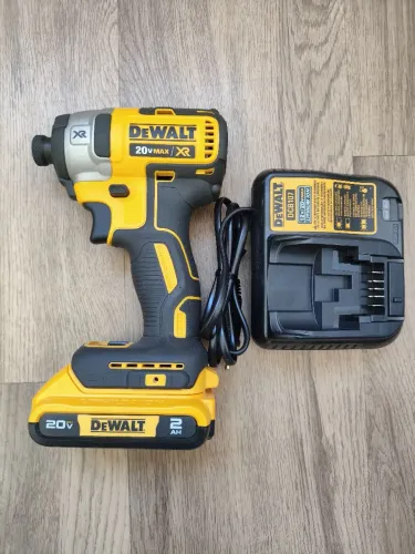 Parafusadeira de Impacto 1/4Pol 20V Max Brushless com Bateria e carregador DEWALT-DCF887B<br>