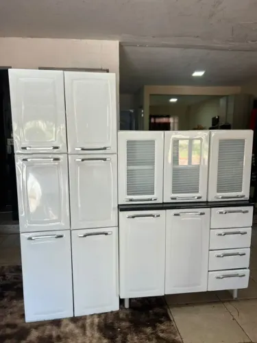 Armário de cozinha o jogo de aço