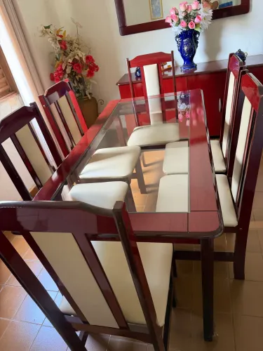 Vendo Jogo de Jantar 6 cadeiras com parador, espelho e mesinha de canto