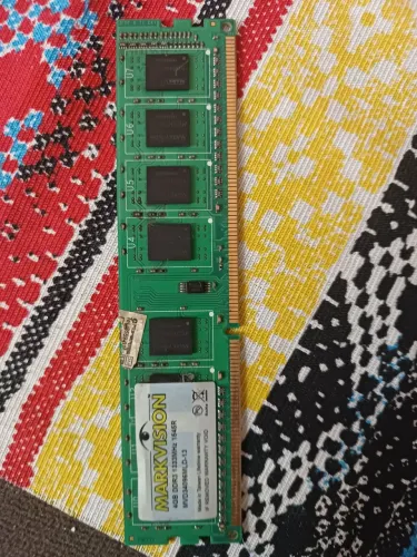 (2x 4gb) memórias ram DDR3 4G 1666/1333.