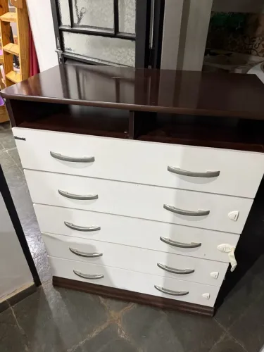 Cômoda 5 gavetas e 2 vãos