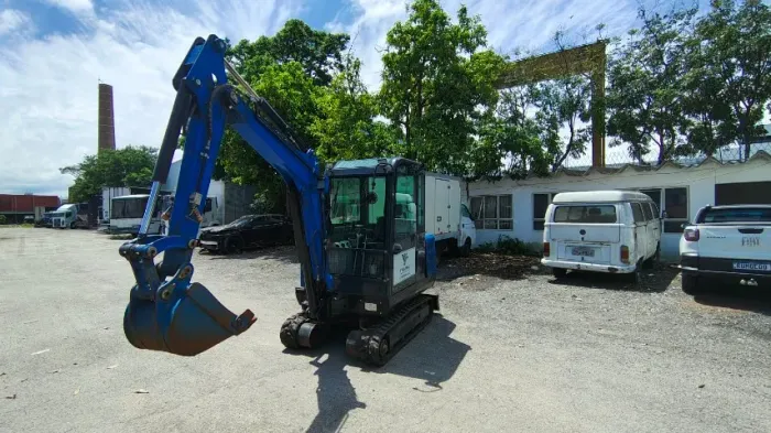 MINI ESCAVADEIRA SVX 3,5 TONELADAS - CABINADA - ÓTIMO ESTADO