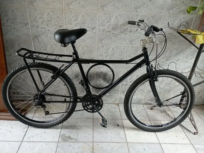 vendo essa bicicleta Caloi Barra forte aro 26 pneus novos aros aero