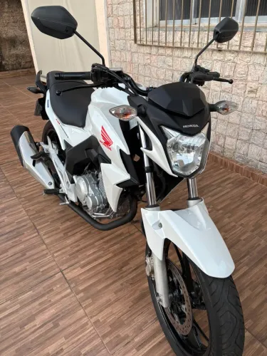 Vendo Honda CB Twister 2016