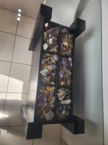 Mesa com decoração em pedras naturais! 
