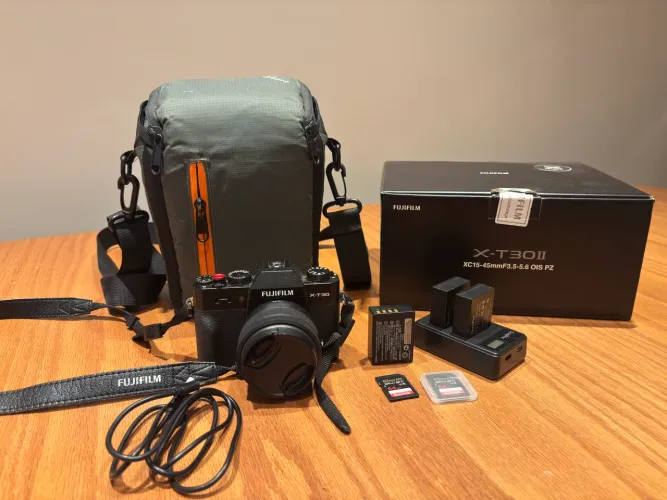 Camera Fujifilm X-T30II + Lente 15-45mm + Acessórios