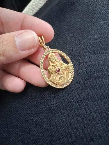 Vendo Pingente banhado a ouro 10 milésimos.