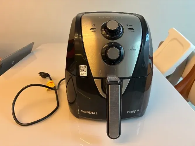 Fritadeira elétrica Air Fryer Mondial Family 4L 110v