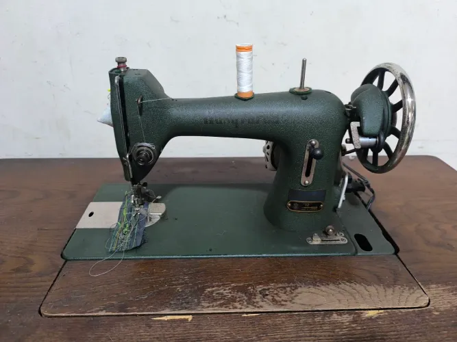 Máquina de costura Husqvarna 12