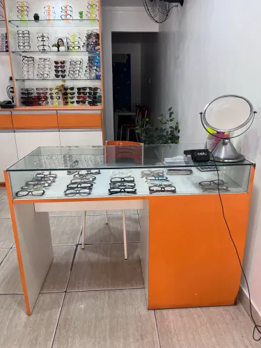 Vendo móveis para ótica