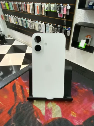 iPhone 16 White