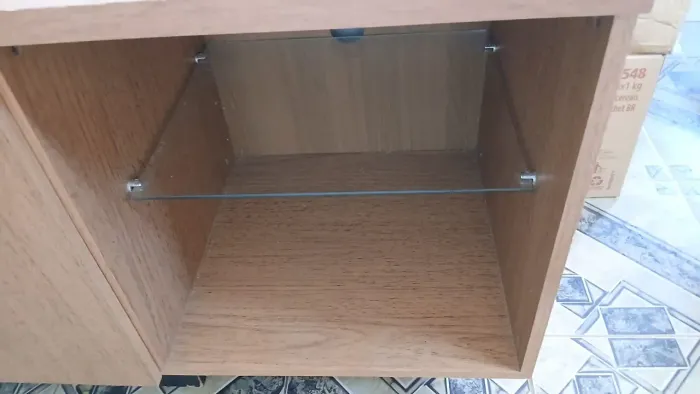 VENDO UMA ESTANTE PARA LIVROS E TV