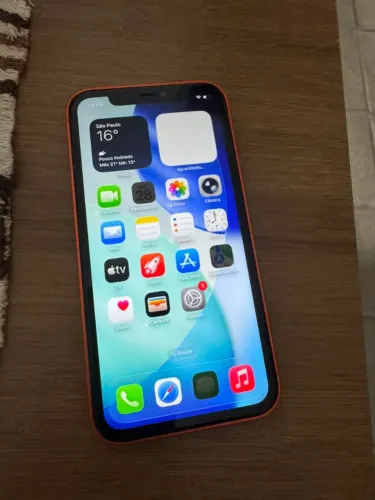 Vendo iPhone 11 64G sabor 17 laranja chama que dá negócio 