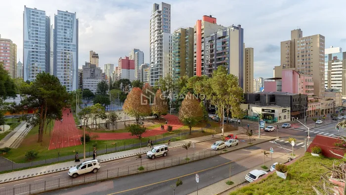 Apartamento à venda no Edifício Piemonte, em frente o Shopping Curitiba.