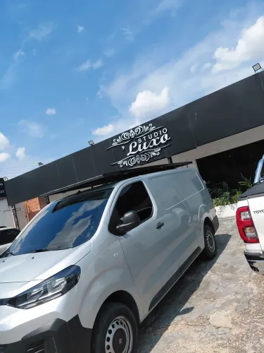 Vam modelo furgão disponível para trabalhar na diária 