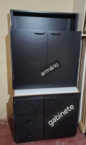 Gabinete de cozinha e um armário aéreo 