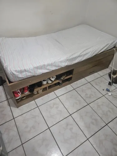 Cama com gavetas e sapateira