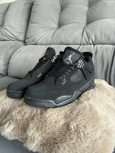 Tênis Nike Air Jordan 4 black cat tamanho 39.5
