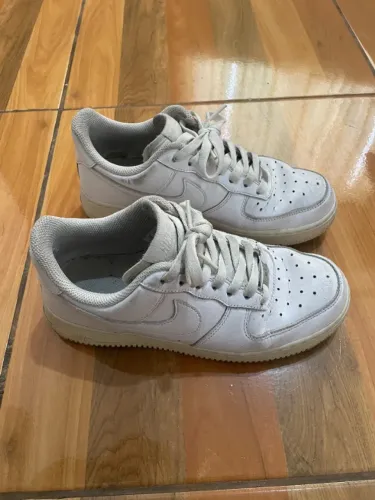Tênis Nike Air Force Feminino (T: 37)