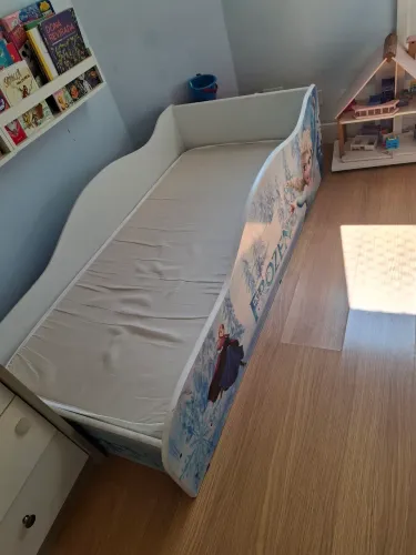 Vendo cama carro infanril tema Frozen