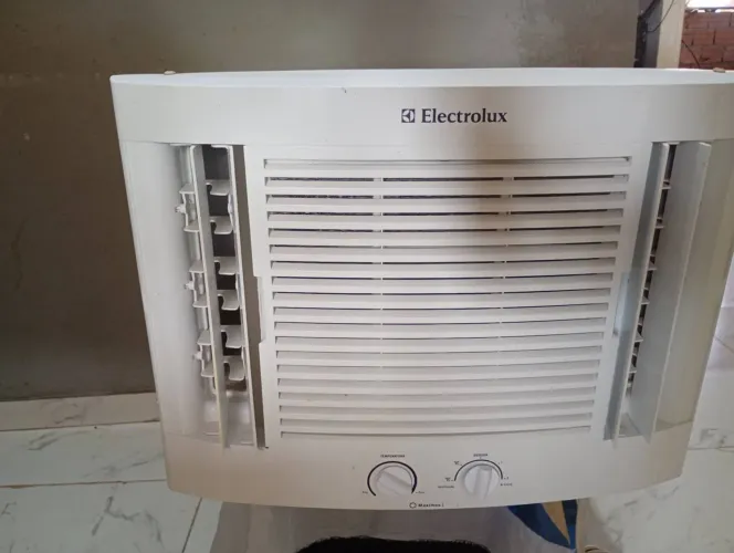 Ar condicionado Electrolux 7500 220 r$ 400 à vista gelando bem
