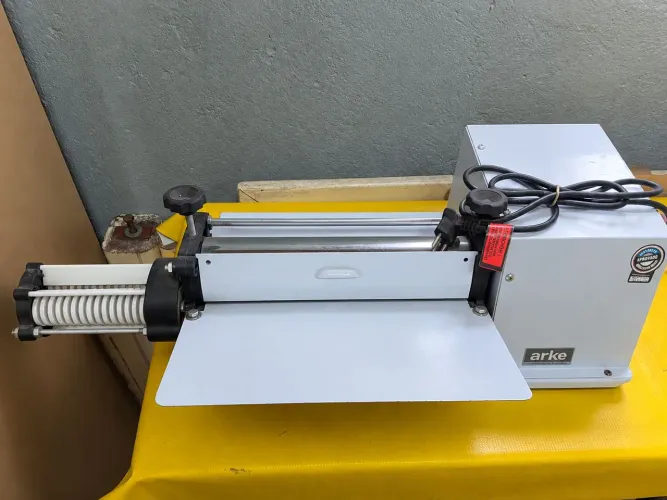 Vendo aparelho de cilindro de massa elétrico