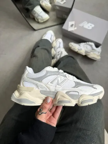 Tênis New Balance 9060 Robust Premium Branco cinza Novidade