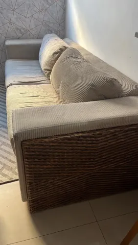 Sofá bege 4 lugares