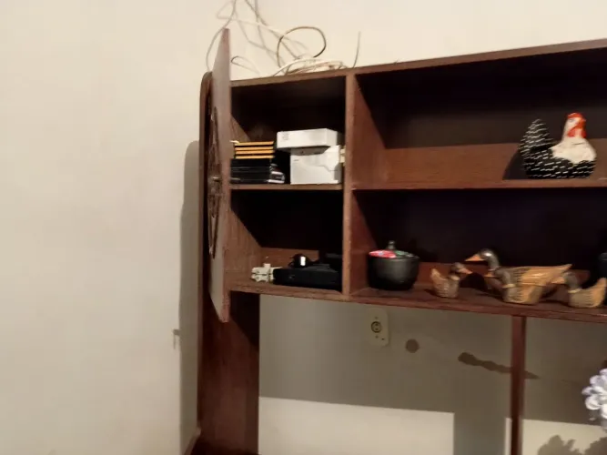 Estante antiga em sucupira