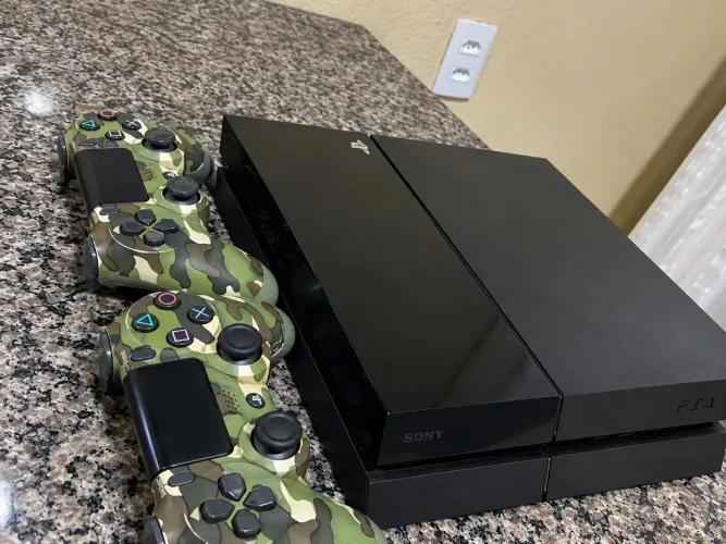 PS4 FAT 500gb + 2 controles