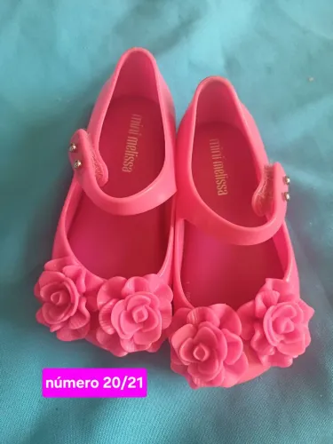 Sapatinha mini melissa 20/21 rosa com flor