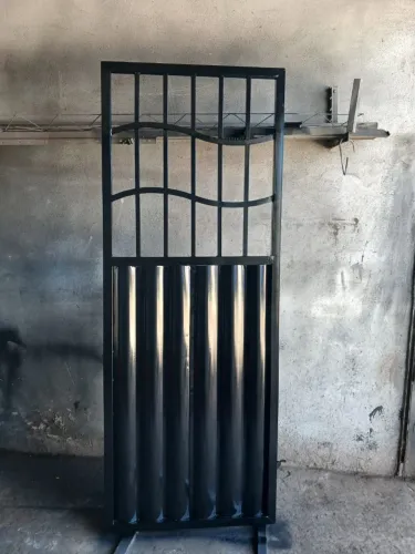 Vendo esse portão de Metalon galvanizado