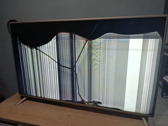 Tv smart LG 55 polegadas com defeito